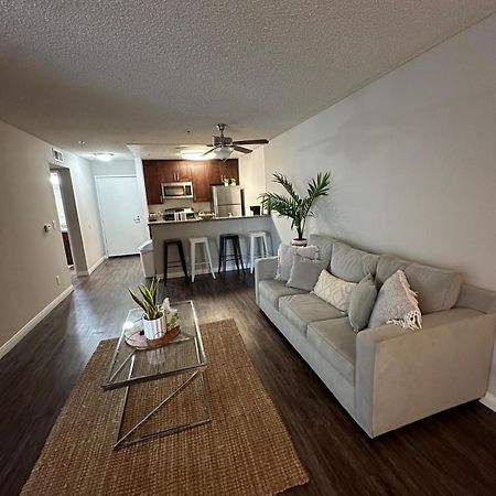 Incredible Two Bedroom Hollywood Apartments Free Parking Los Angeles Esterno foto