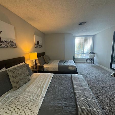 Incredible Two Bedroom Hollywood Apartments Free Parking Los Angeles Esterno foto