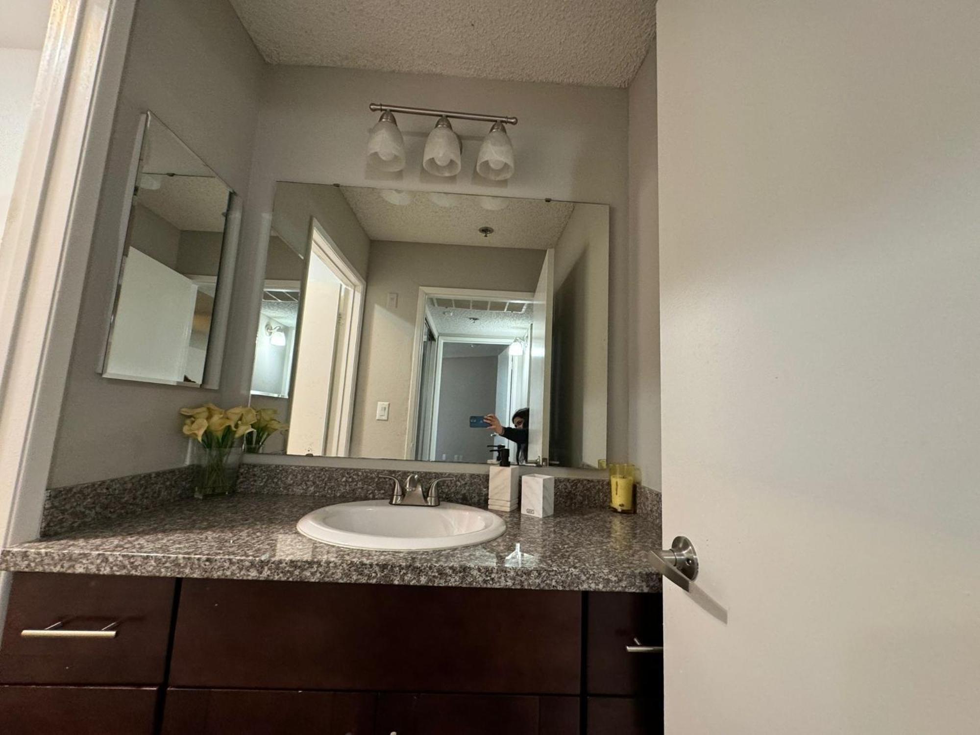 Incredible Two Bedroom Hollywood Apartments Free Parking Los Angeles Esterno foto