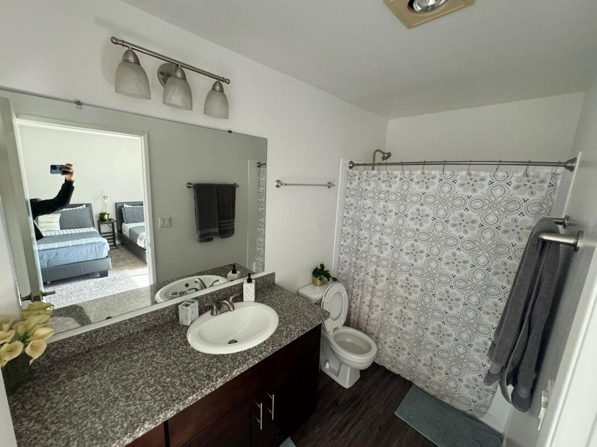 Incredible Two Bedroom Hollywood Apartments Free Parking Los Angeles Esterno foto