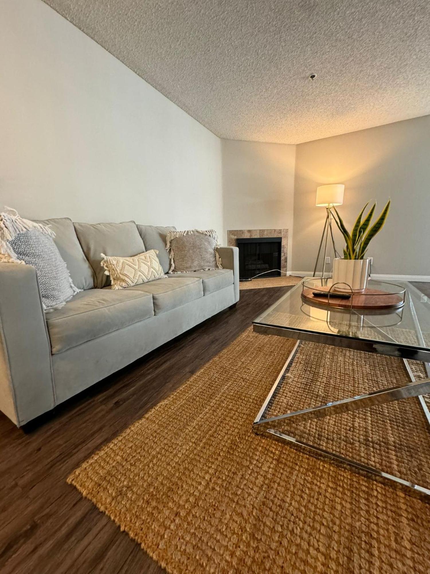 Incredible Two Bedroom Hollywood Apartments Free Parking Los Angeles Esterno foto