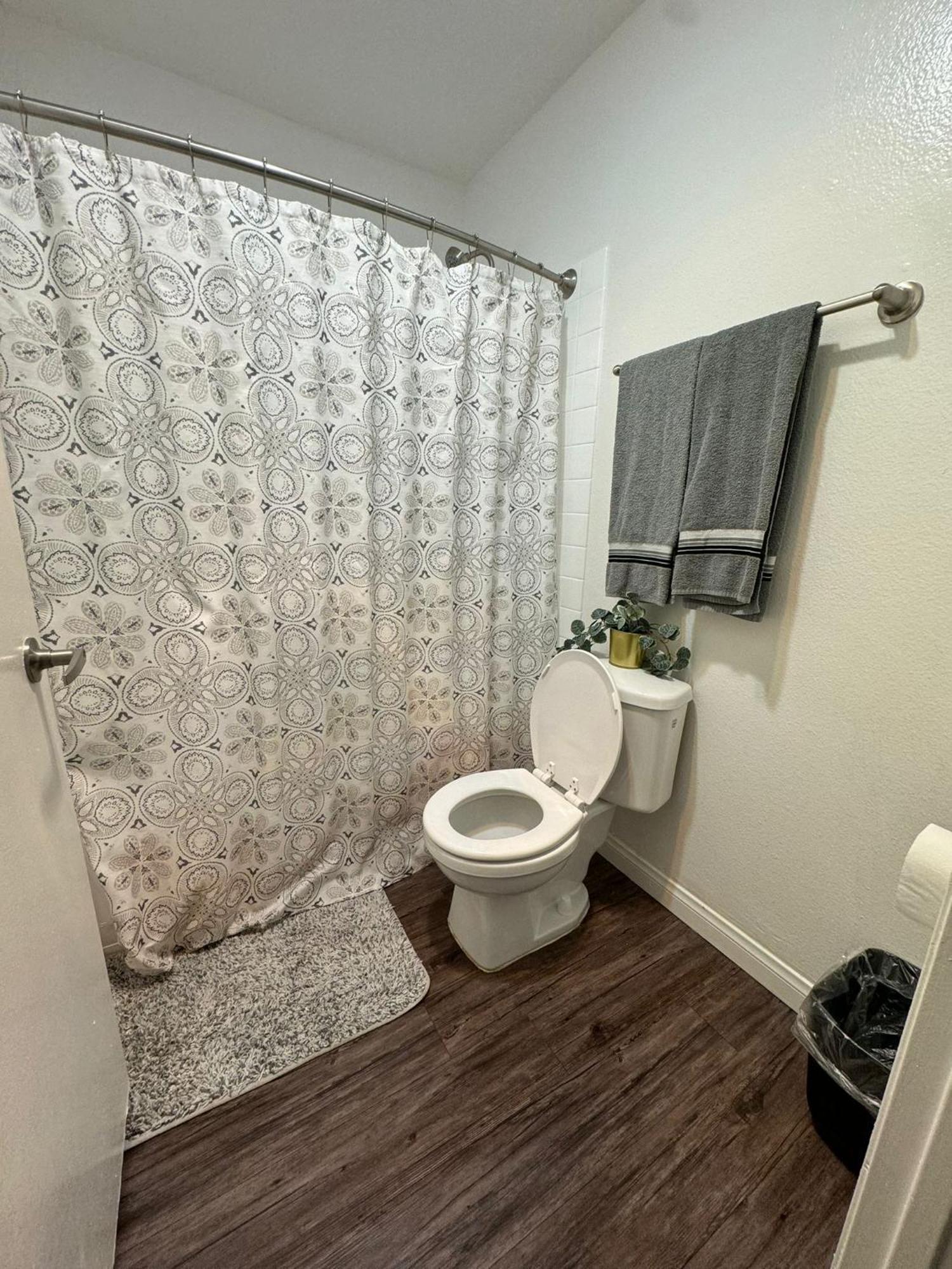 Incredible Two Bedroom Hollywood Apartments Free Parking Los Angeles Esterno foto