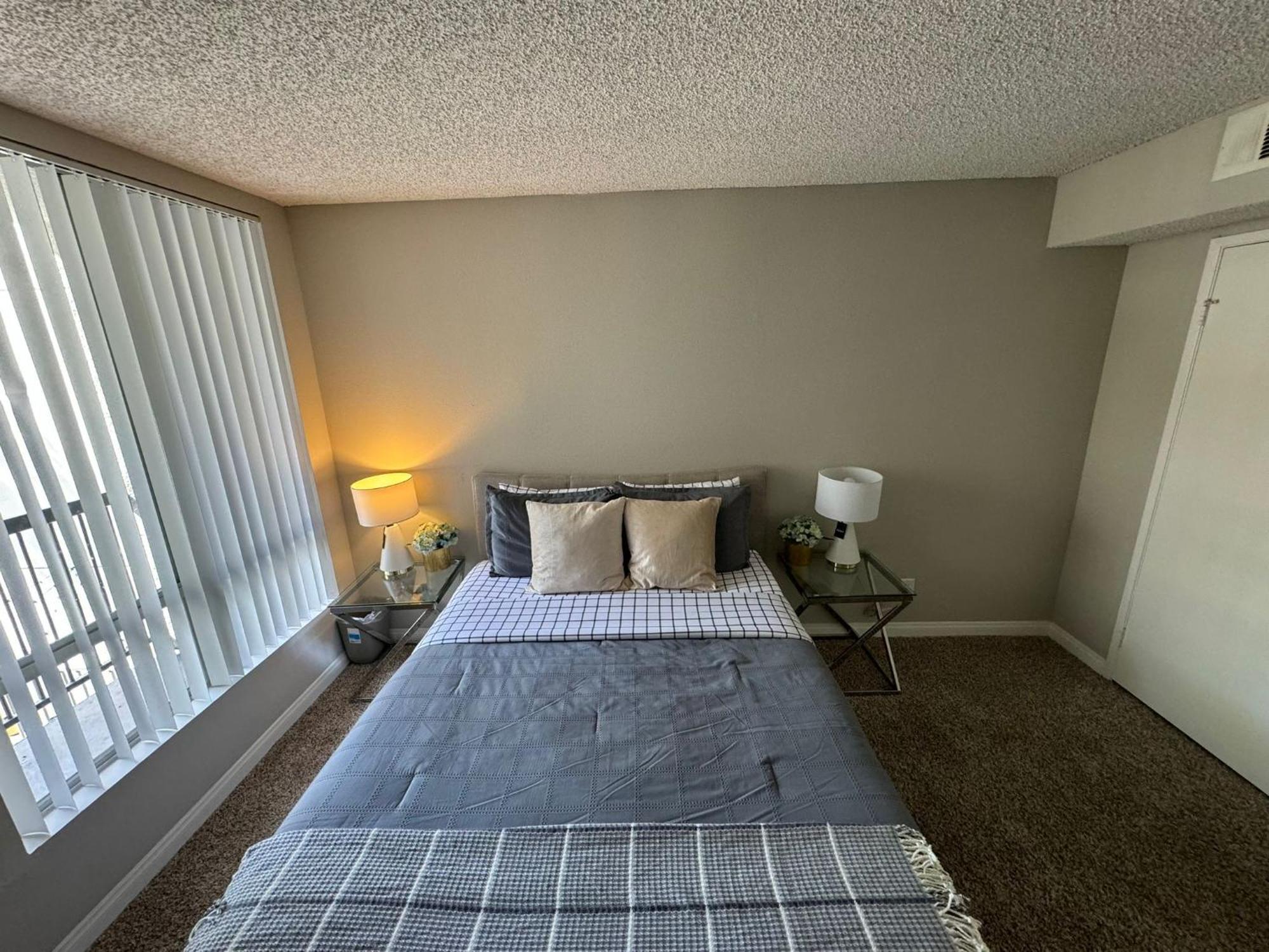 Incredible Two Bedroom Hollywood Apartments Free Parking Los Angeles Esterno foto