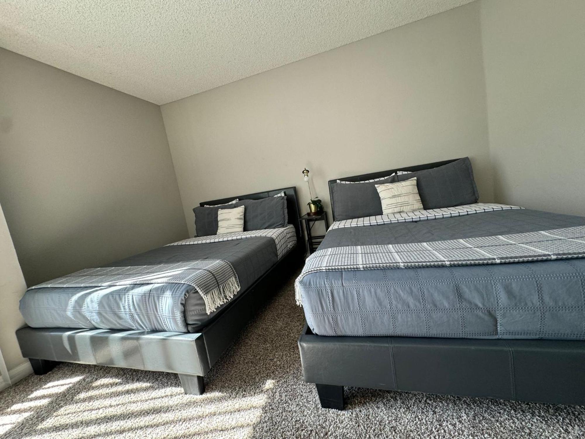 Incredible Two Bedroom Hollywood Apartments Free Parking Los Angeles Esterno foto