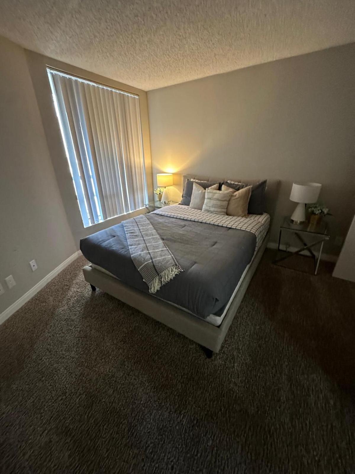 Incredible Two Bedroom Hollywood Apartments Free Parking Los Angeles Esterno foto