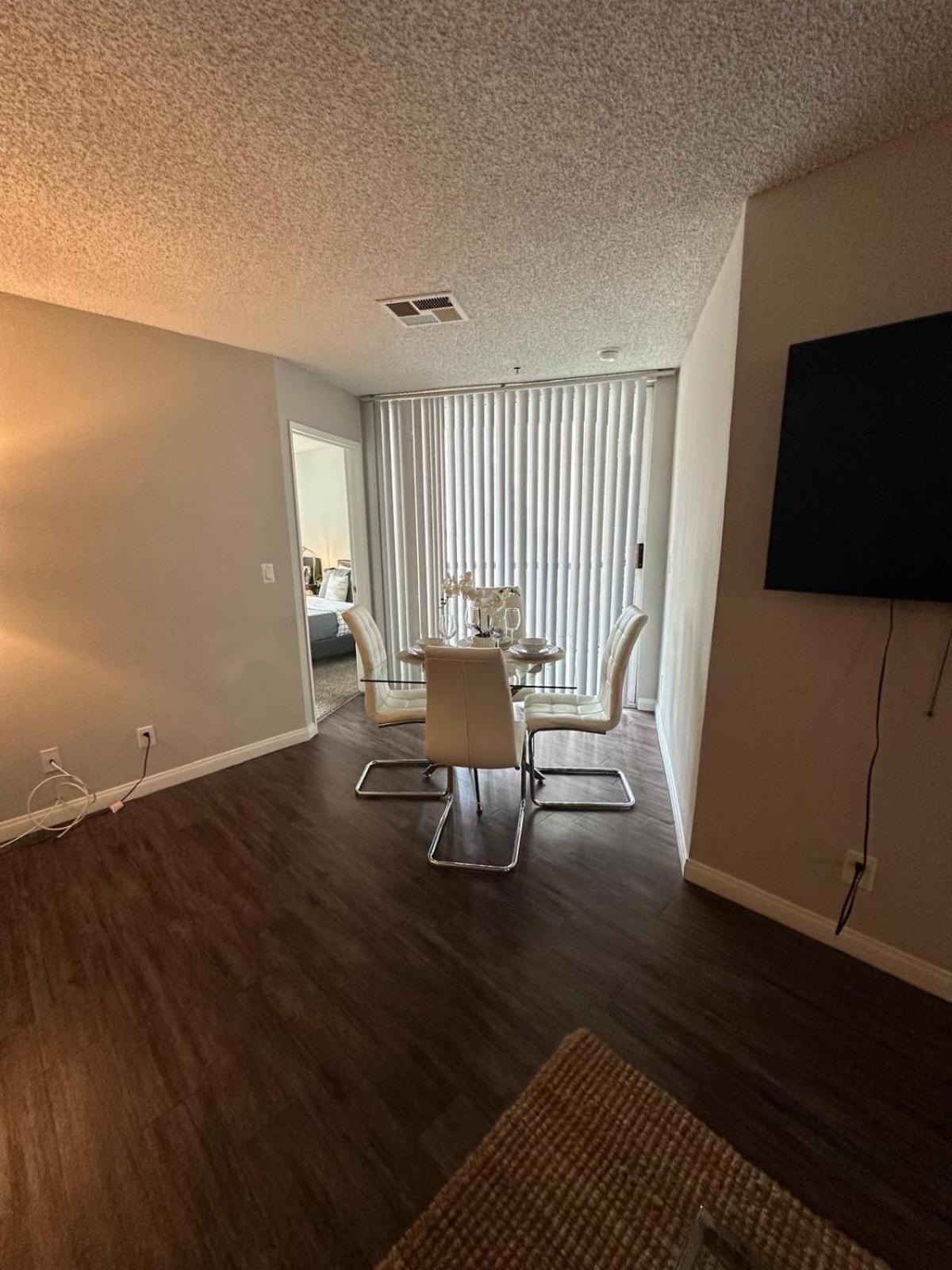 Incredible Two Bedroom Hollywood Apartments Free Parking Los Angeles Esterno foto