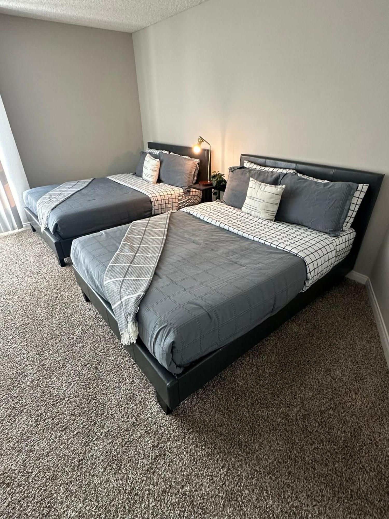 Incredible Two Bedroom Hollywood Apartments Free Parking Los Angeles Esterno foto