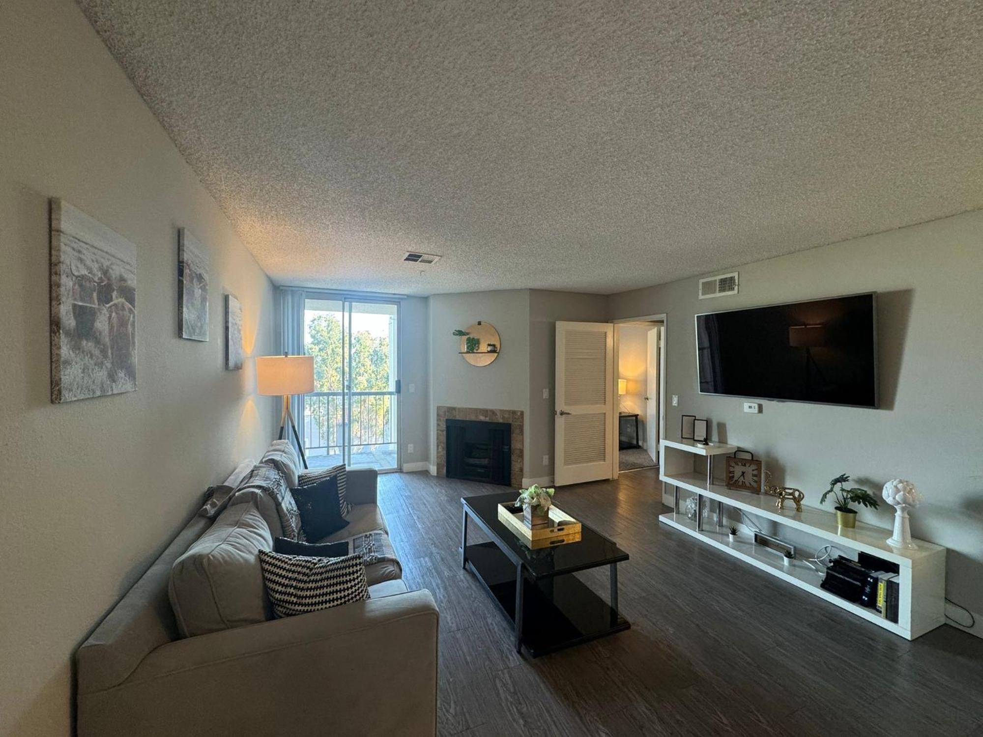 Incredible Two Bedroom Hollywood Apartments Free Parking Los Angeles Esterno foto