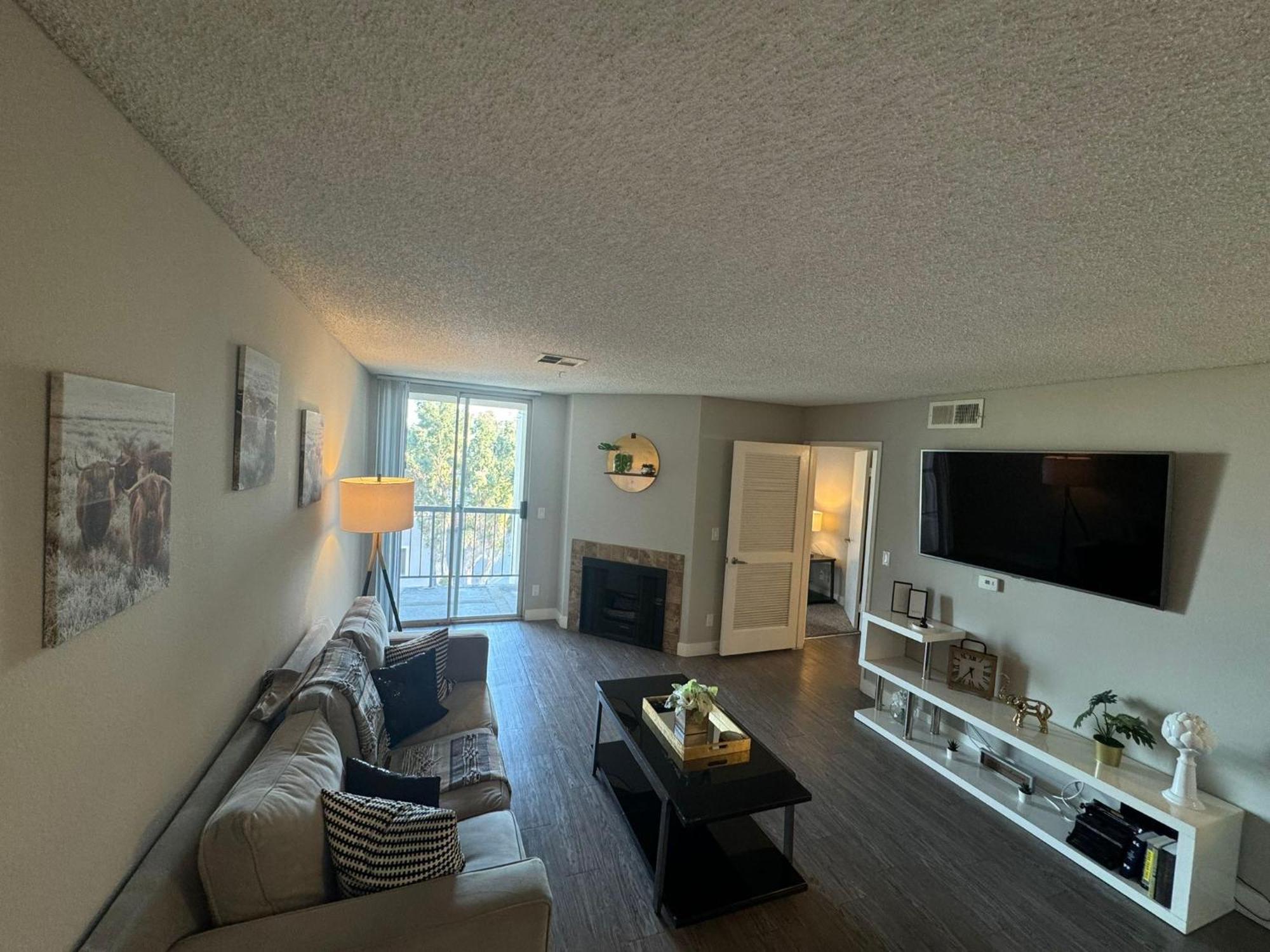 Incredible Two Bedroom Hollywood Apartments Free Parking Los Angeles Esterno foto