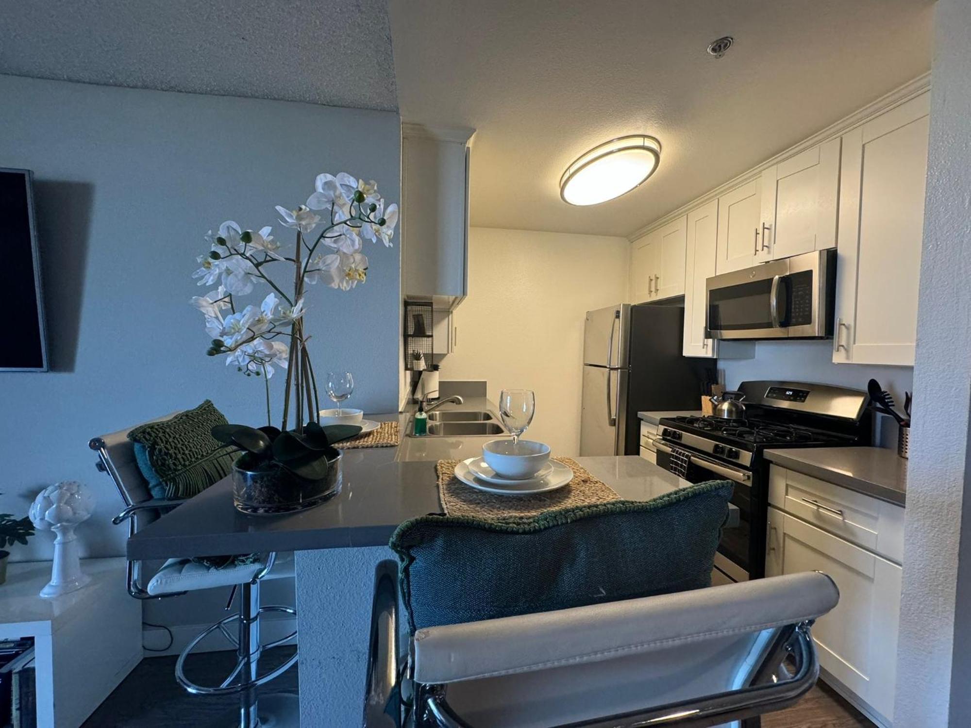 Incredible Two Bedroom Hollywood Apartments Free Parking Los Angeles Esterno foto