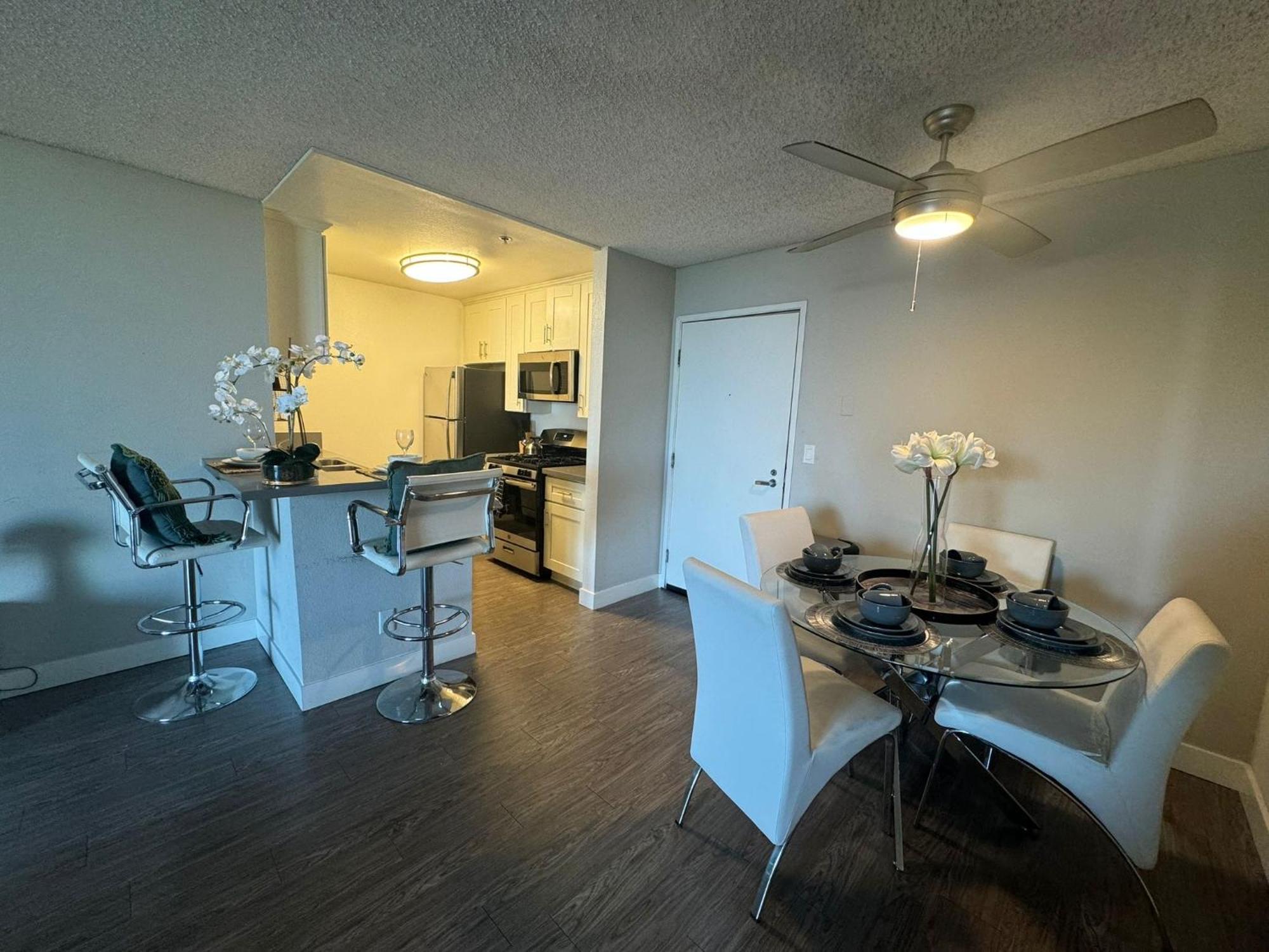 Incredible Two Bedroom Hollywood Apartments Free Parking Los Angeles Esterno foto