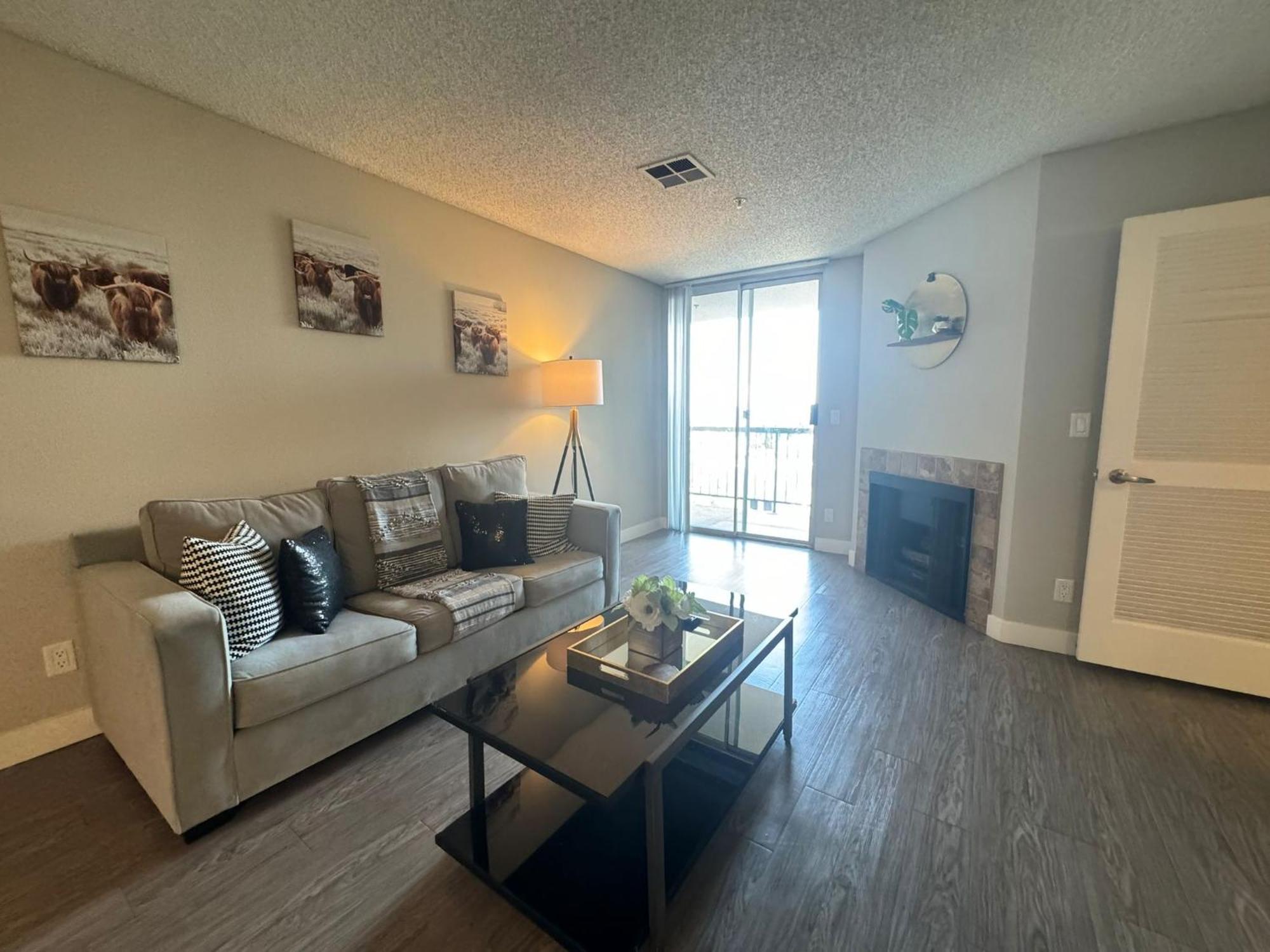 Incredible Two Bedroom Hollywood Apartments Free Parking Los Angeles Esterno foto