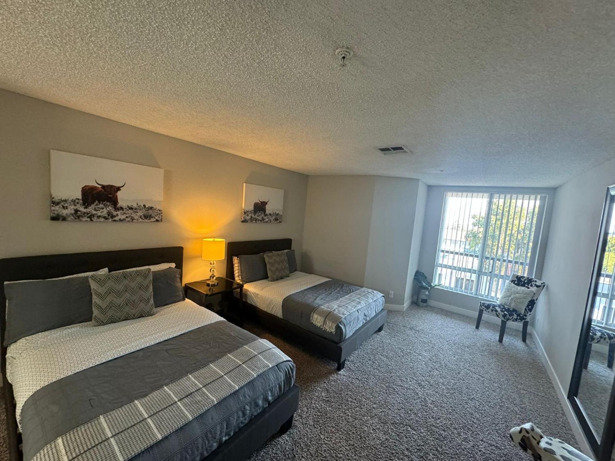 Incredible Two Bedroom Hollywood Apartments Free Parking Los Angeles Esterno foto