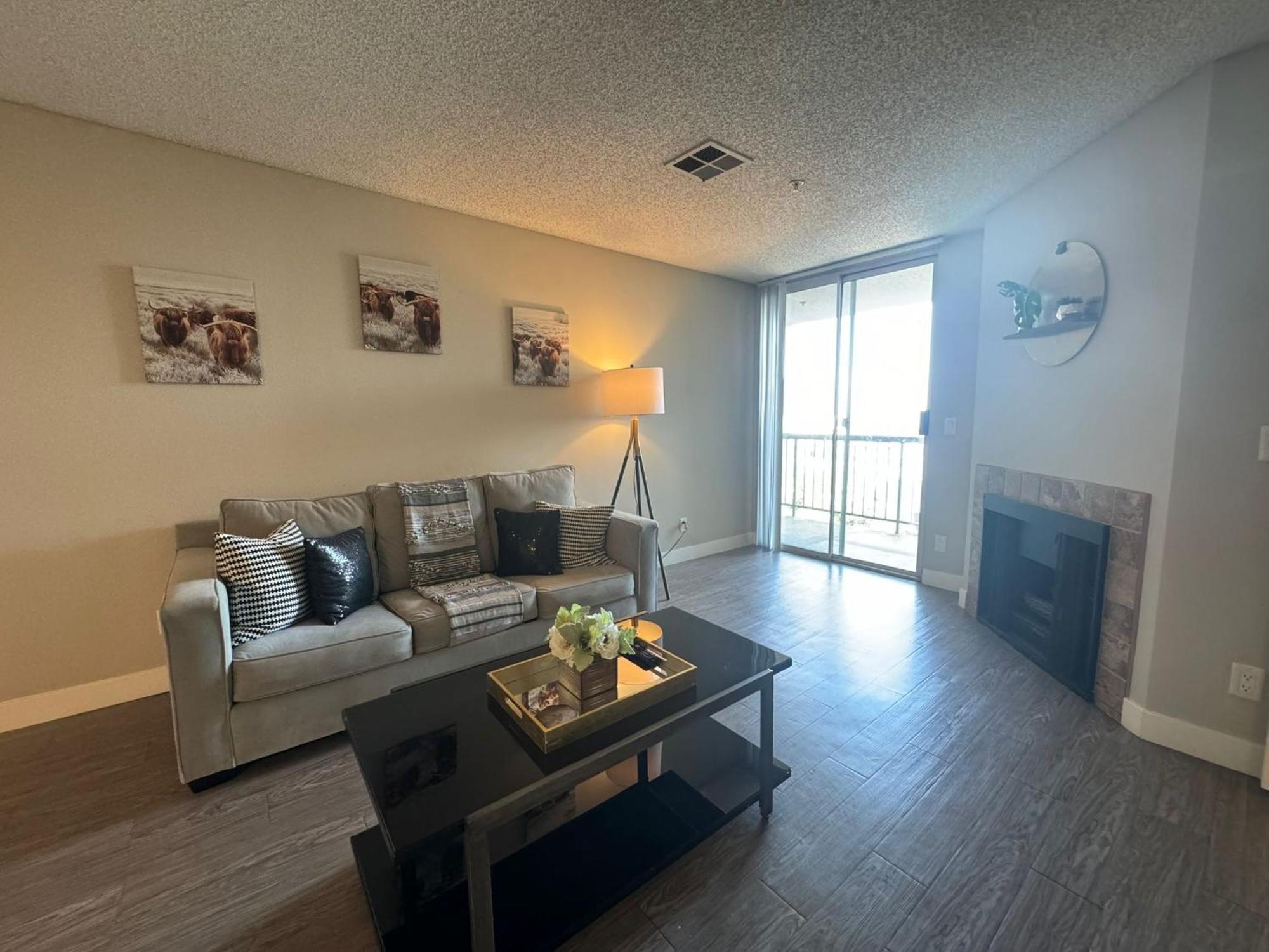Incredible Two Bedroom Hollywood Apartments Free Parking Los Angeles Esterno foto
