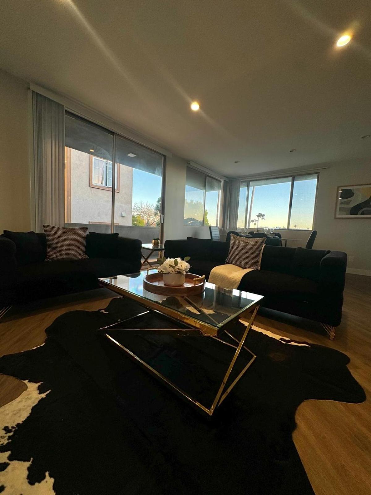 Incredible Two Bedroom Hollywood Apartments Free Parking Los Angeles Esterno foto