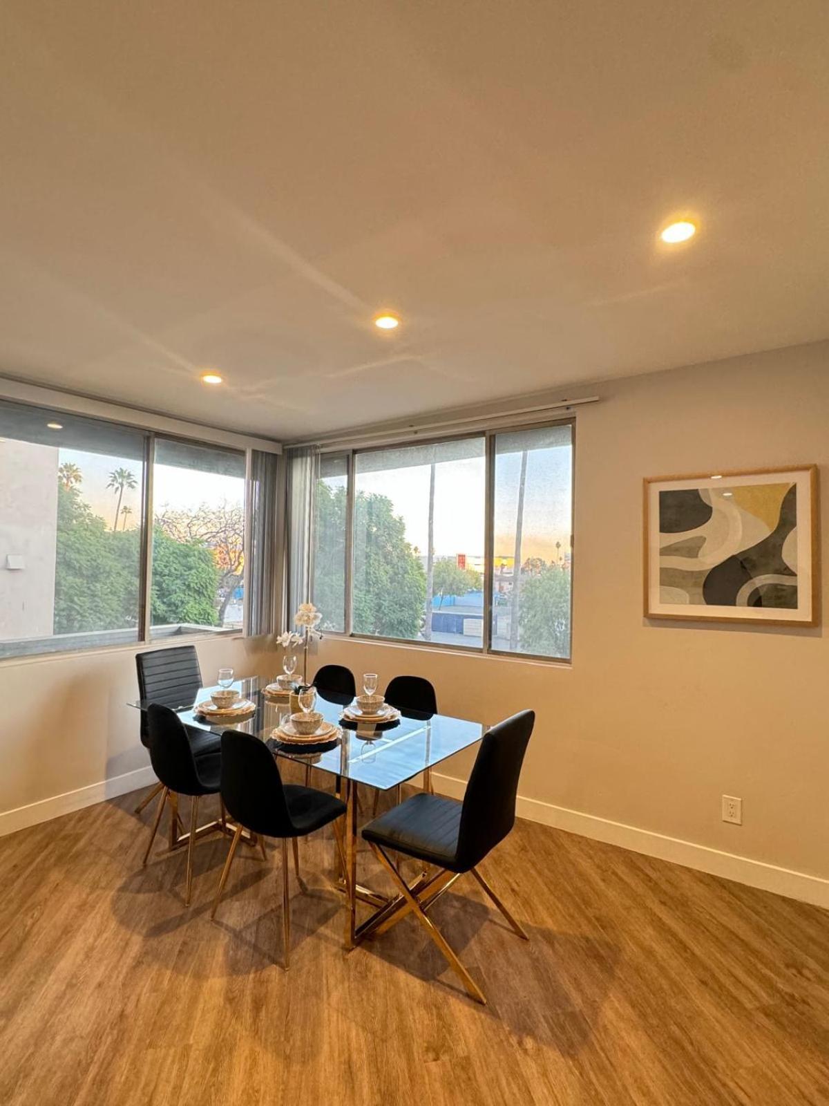 Incredible Two Bedroom Hollywood Apartments Free Parking Los Angeles Esterno foto