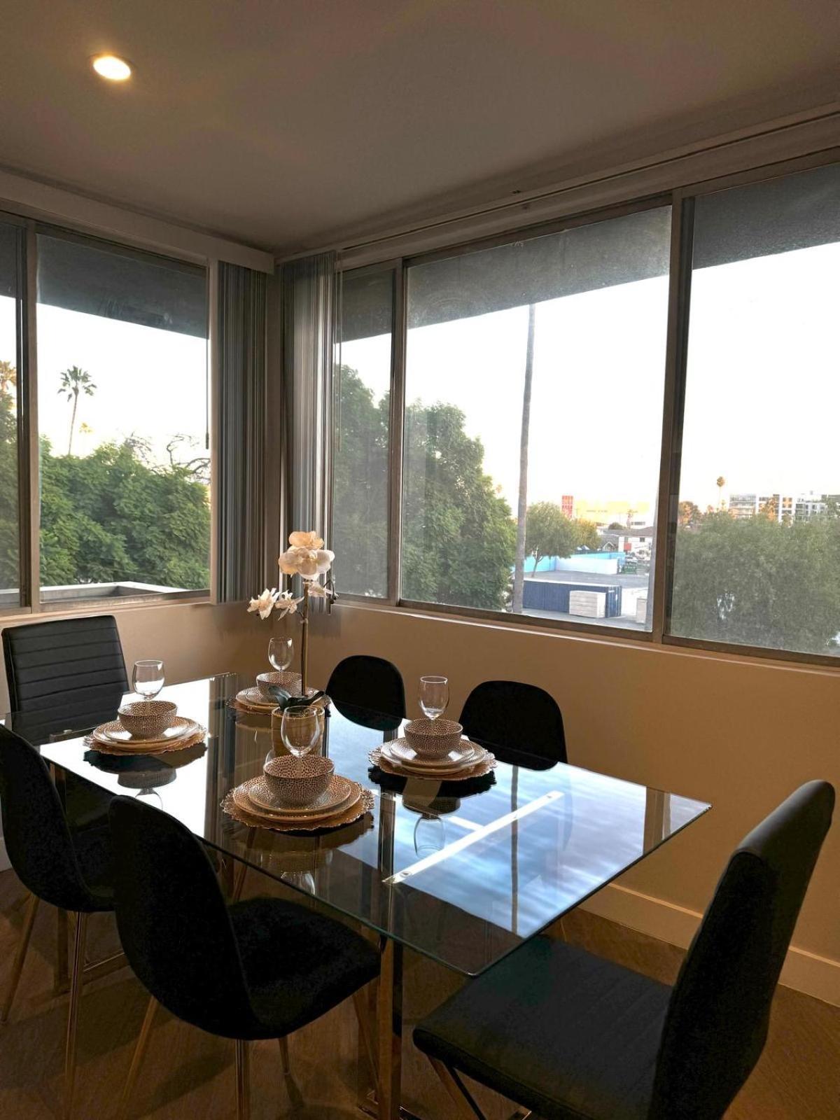 Incredible Two Bedroom Hollywood Apartments Free Parking Los Angeles Esterno foto