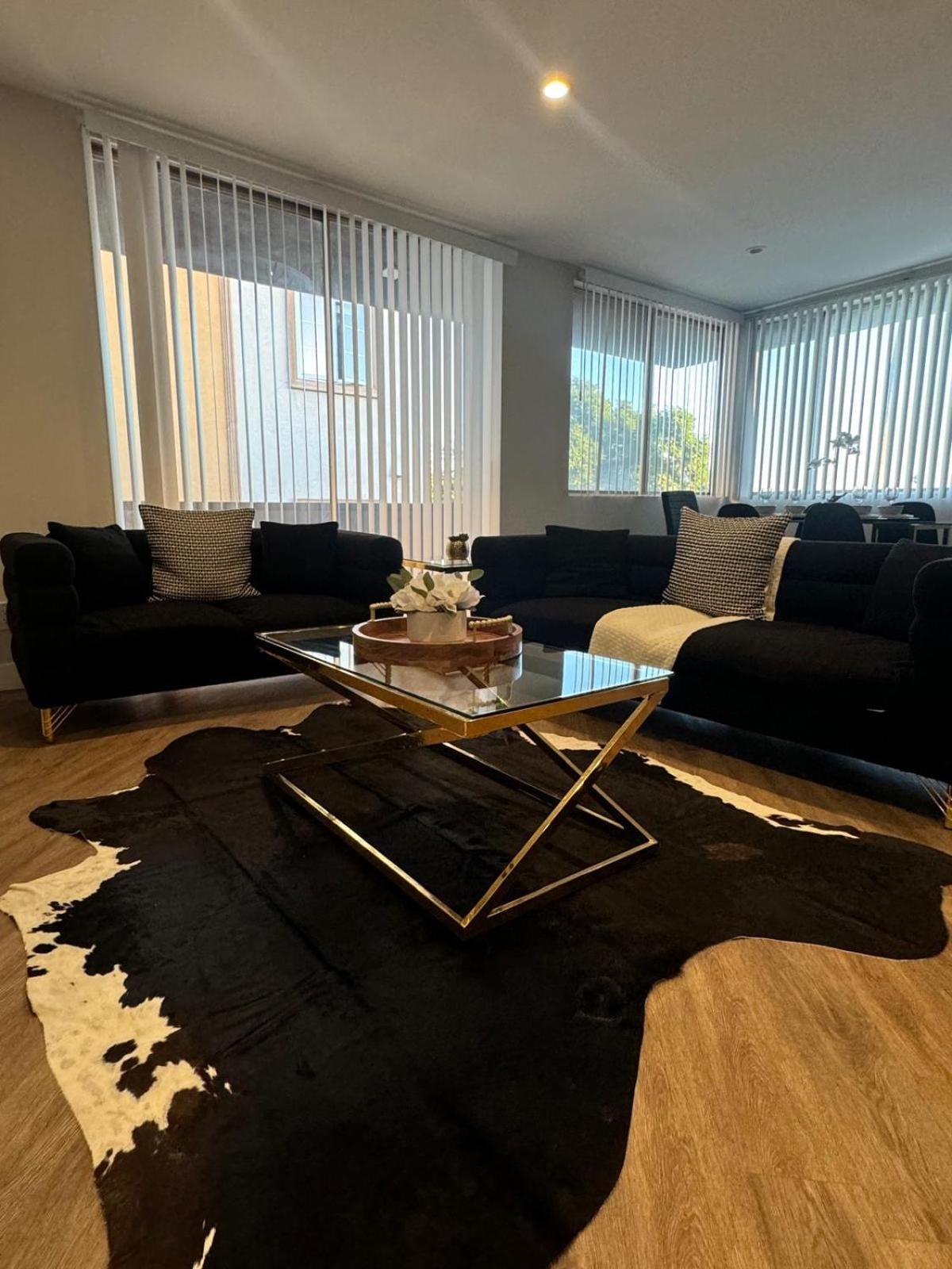 Incredible Two Bedroom Hollywood Apartments Free Parking Los Angeles Esterno foto