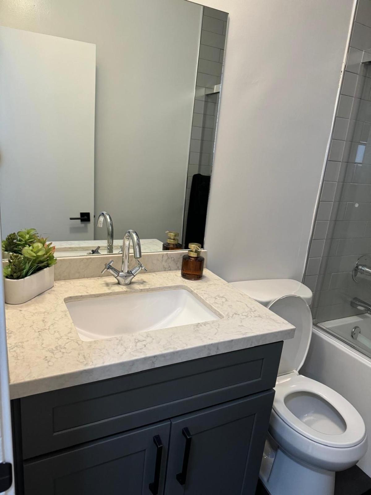 Incredible Two Bedroom Hollywood Apartments Free Parking Los Angeles Esterno foto