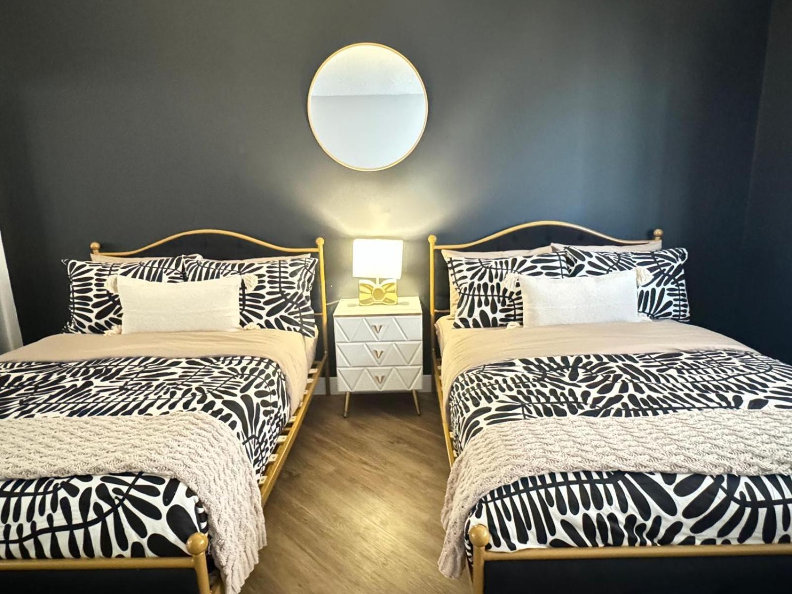 Incredible Two Bedroom Hollywood Apartments Free Parking Los Angeles Esterno foto