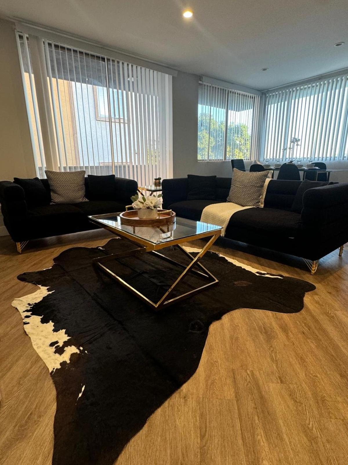Incredible Two Bedroom Hollywood Apartments Free Parking Los Angeles Esterno foto